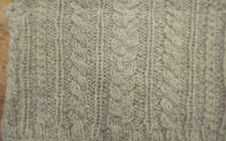 Strickdetail des Spenzer PETER von Goschler Handstrick